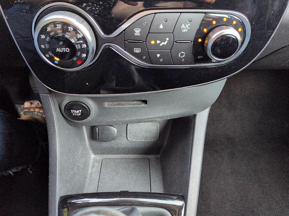 RENAULT Clio 1.5 dCi 90ch energy Limited 5p - Miniature 17